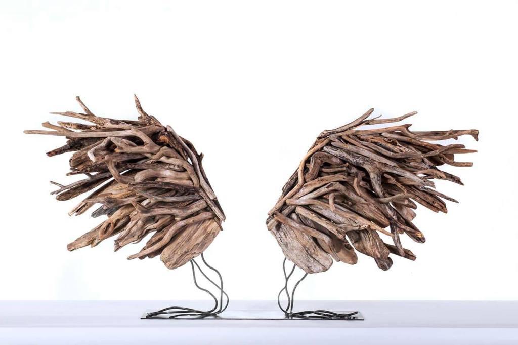 Découvrez Bétina Broussaud, sculptrice française du bois flotté : œuvres animalières puissantes, art éco-responsable et univers entre nature et métal.