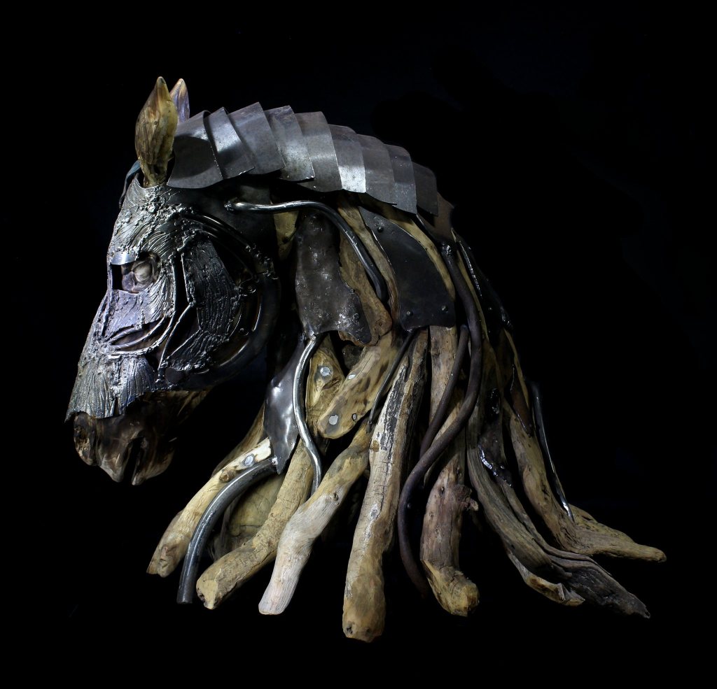 Découvrez Bétina Broussaud, sculptrice post-contemporaine du bois flotté, dont les œuvres hybrides (bois/métal) célèbrent l’animal et la nature. Biographie, œuvres majeures, expositions 2025, et analyse de son émergence sur le marché de l’art contemporain. Un art engagé, poétique et durable à collectionner.