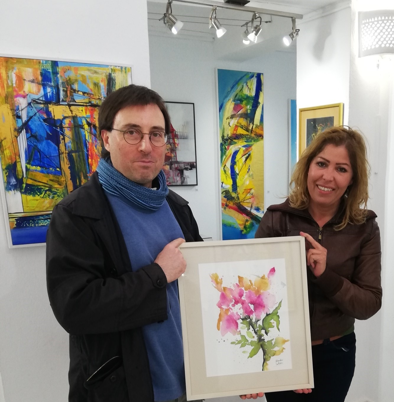 Jean-Baptiste Mesona avec Henda Labidi dans une galerie